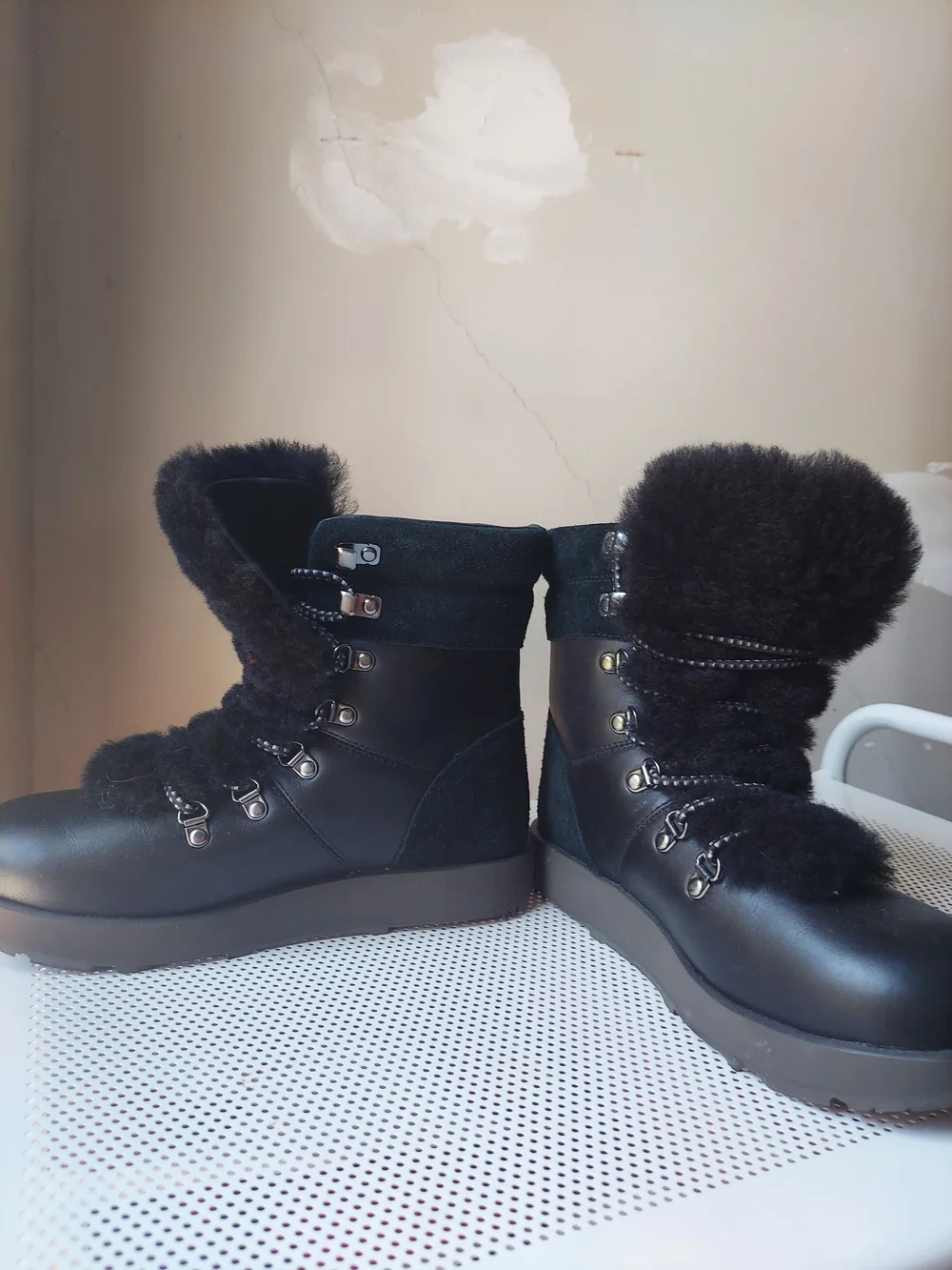 Women's Black Faux Fur Lace-Up Winter Boots